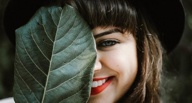 Κίτρινα Δόντια. Αιτίες Και Θεραπεία