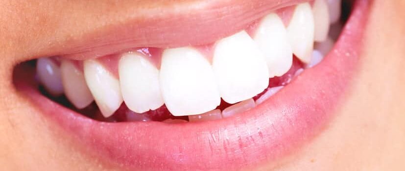 Τα Λευκά Δόντια Σας Κάνουν Να Φαίνεστε Νεότεροι – Μύθος ή Πραγματικότητα; Τα Λευκά Δόντια Σας Κάνουν Να Φαίνεστε Νεότεροι – Μύθος ή Πραγματικότητα;